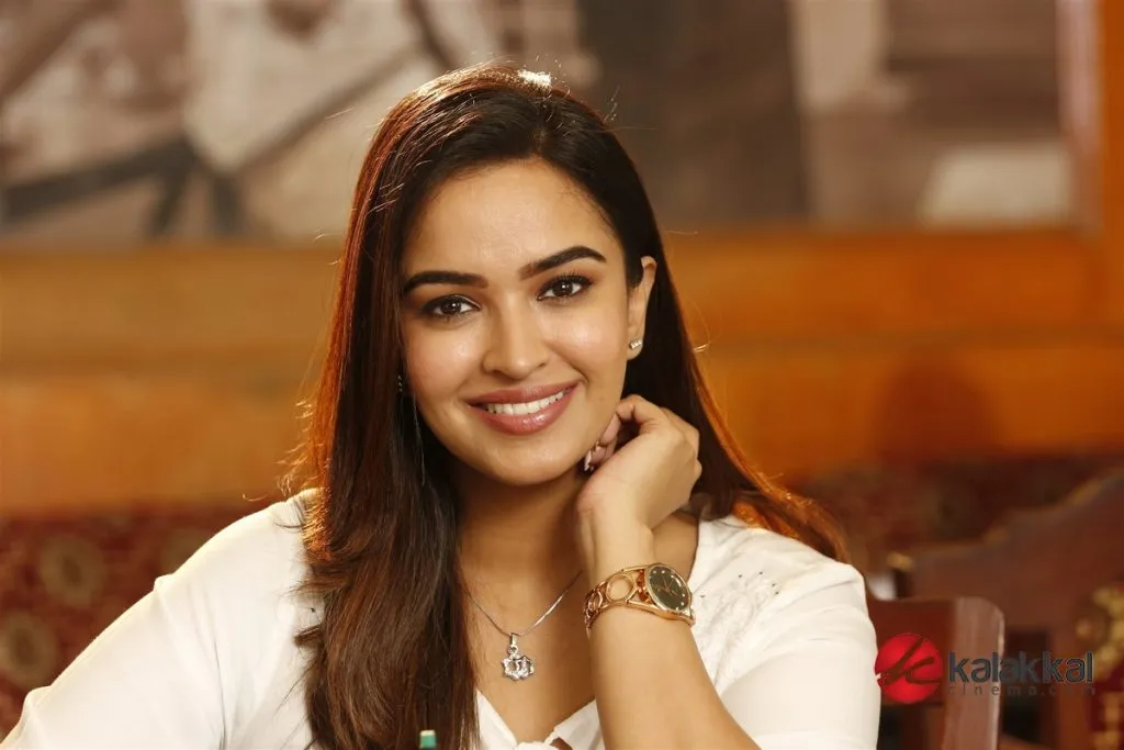 Photo 5 of Konjam Kadhal Konjam Modhal