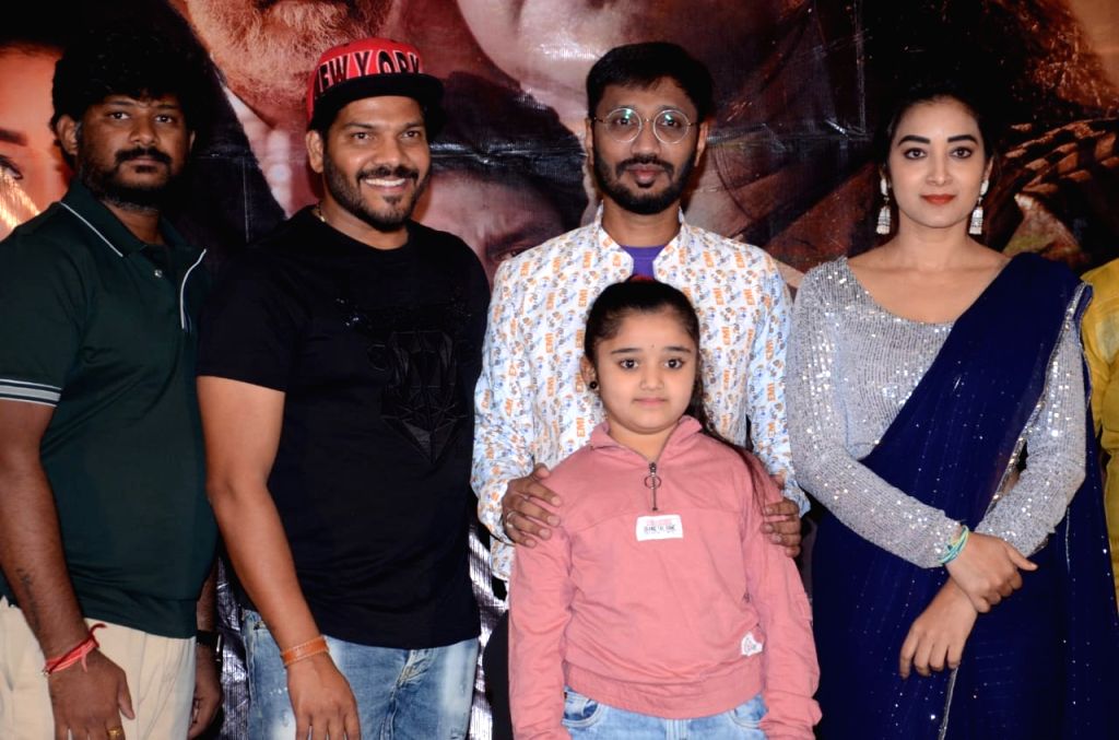 Photo 2 of EMI Ee Ammayi