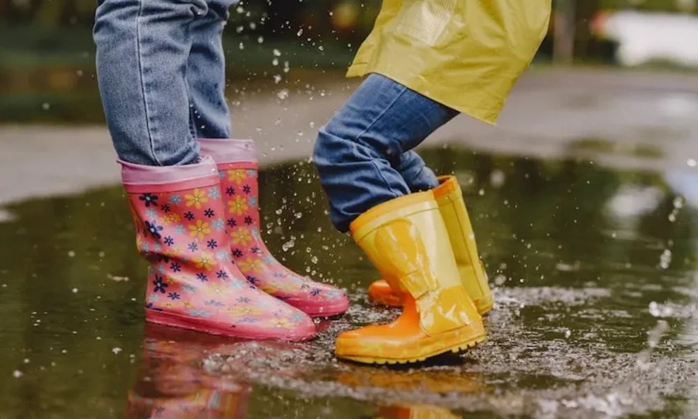 Floater-Style Sandals for Rainy Season
