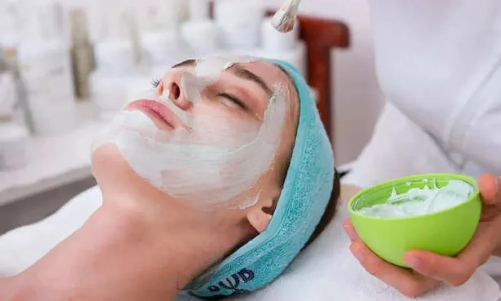 Gram Flour, Turmeric, and Curd Face Pack for Pore Reduction