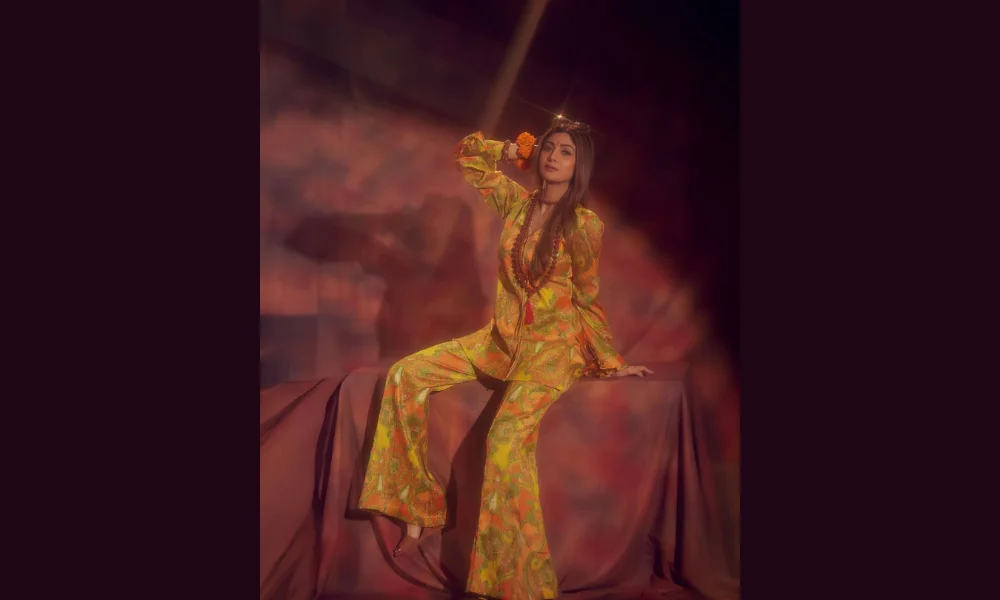Zeenat Aman Hare Rama Hare Krishna look