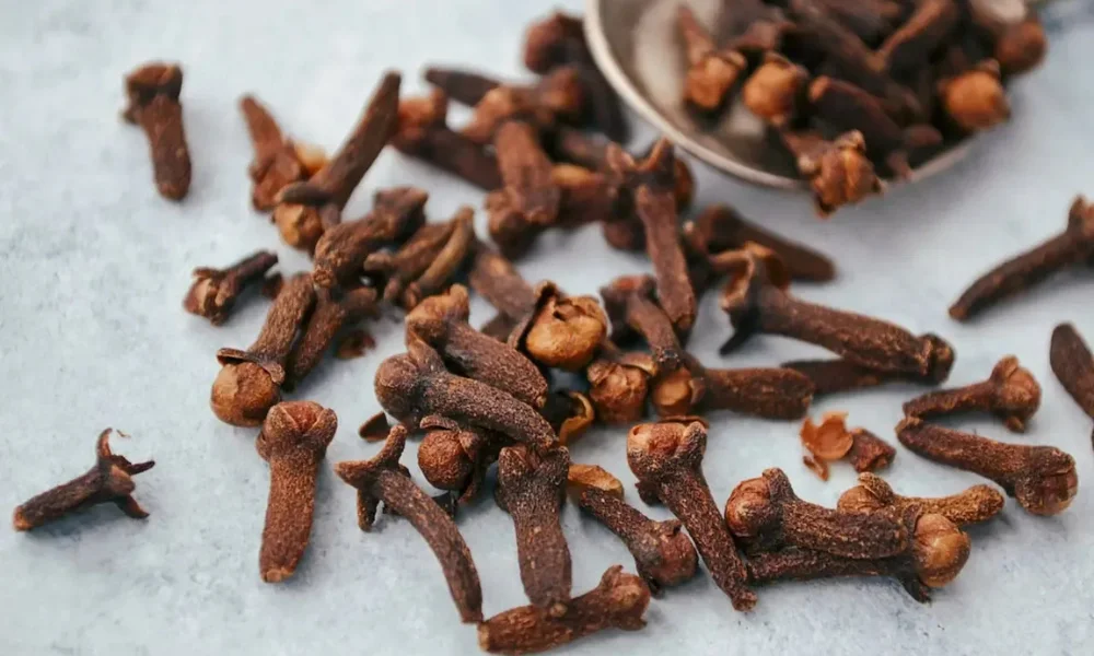 Cloves Side Effects: Who Should Avoid Them