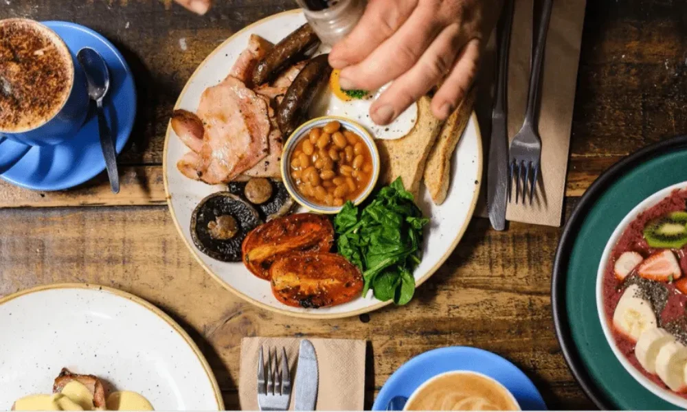 Who Eats Breakfast Late Health Risks