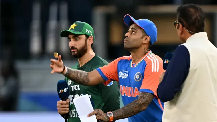 Suryakumar Yadav No Handshake Asia Cup 2025 India vs Pakistan Breaking News