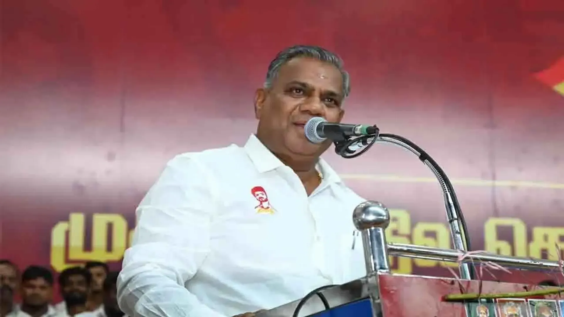 viral news of woman police officer who halted anand