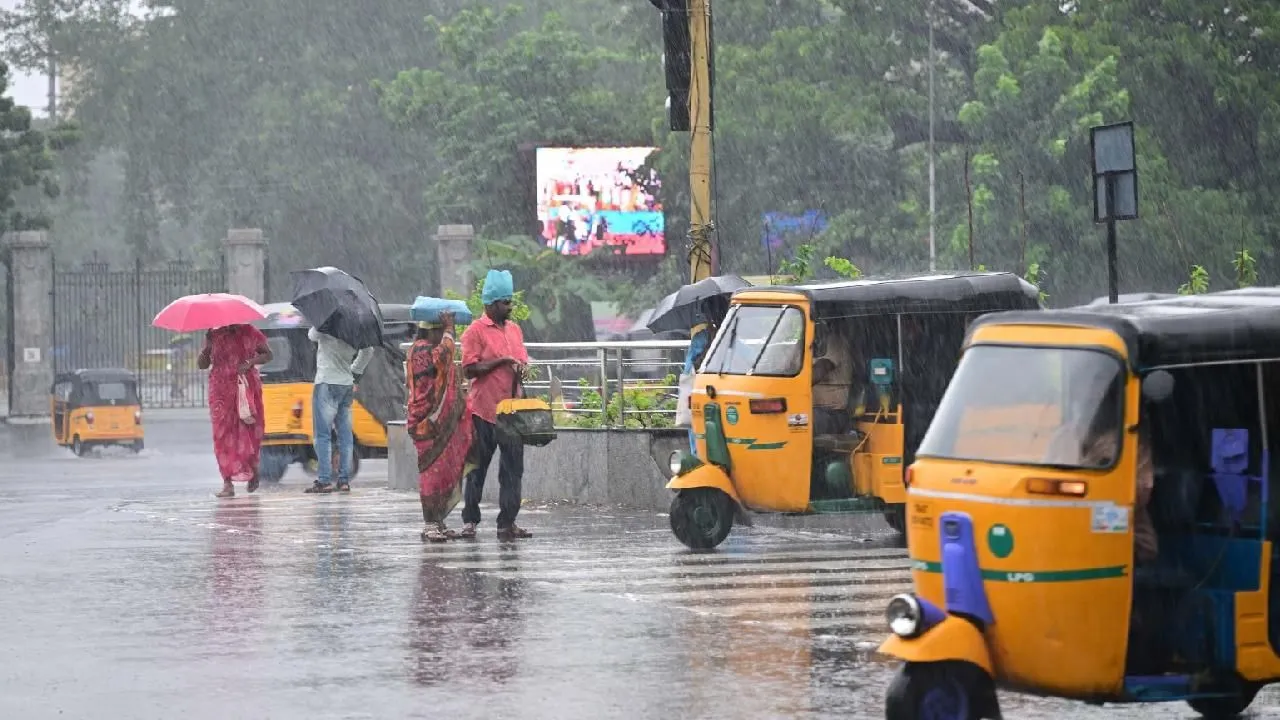 Tamil Nadu Rain Update: Heavy Rainfall in Chennai Suburbs