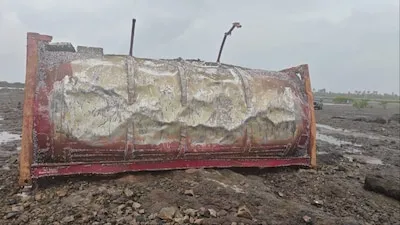 Suspicious containers Palghar beaches 2025