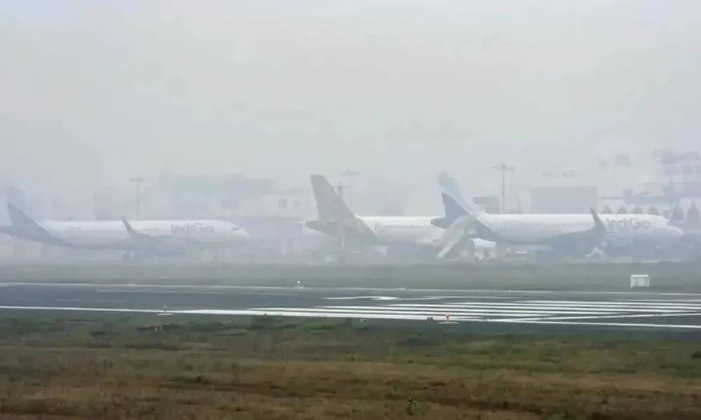 Dense Mist Disrupts Travel Across Delhi