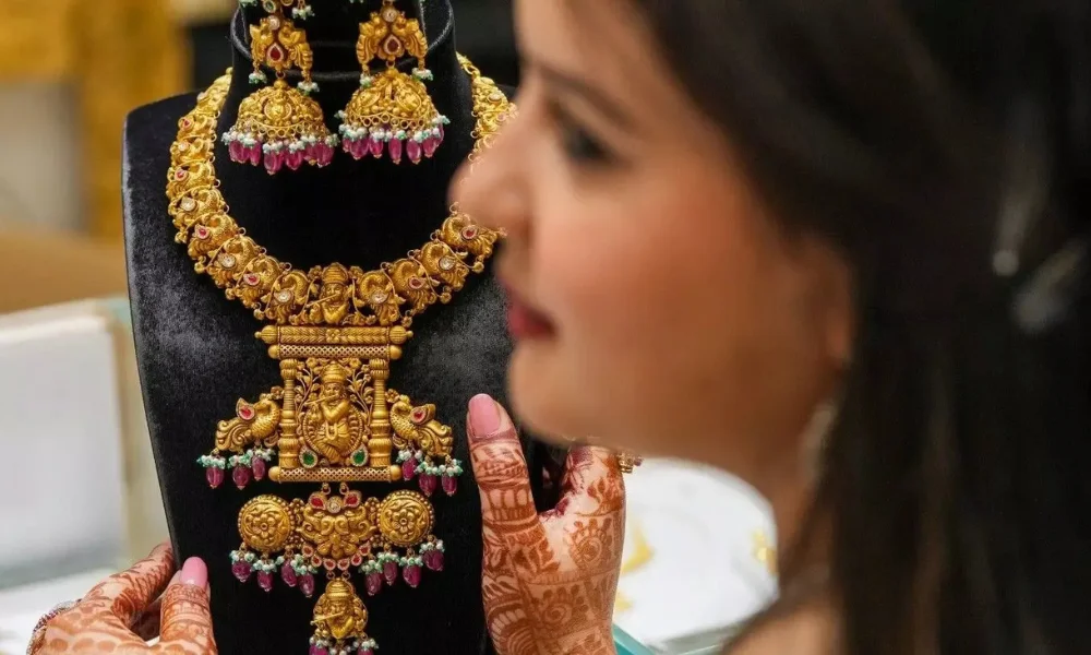 Gold price hits historic high in India