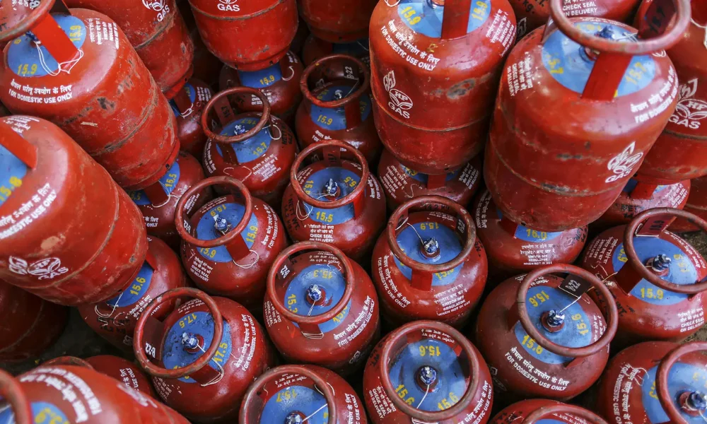 lpg cylinder price decrease india