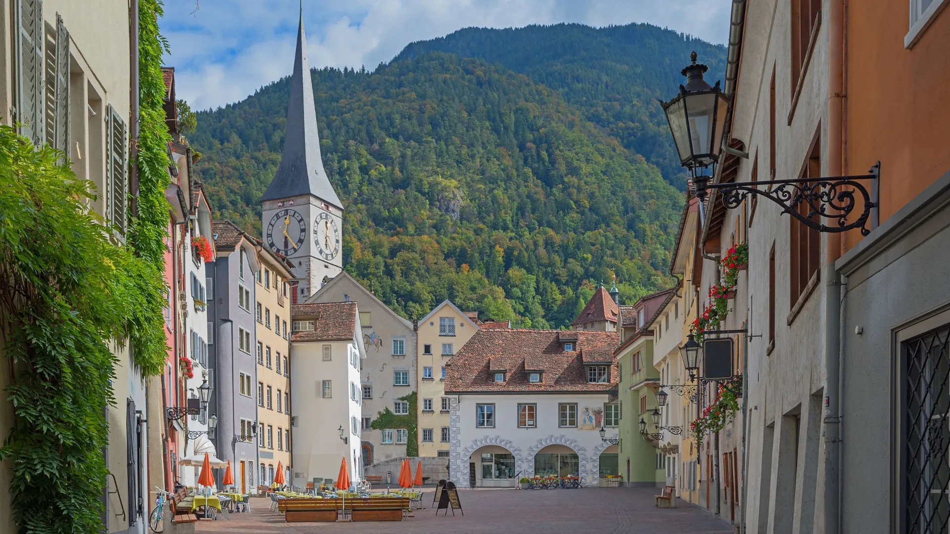 Walking Through History: Best Heritage Walks in Famous Cities