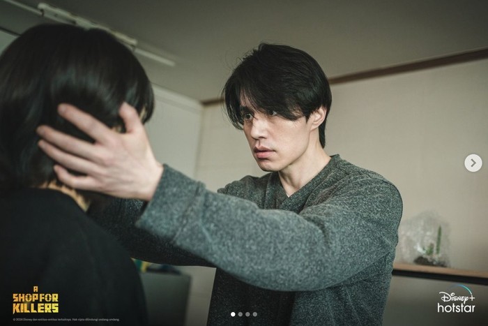 Photo 8 of A Shop for Killers - Secrets Behind Every Purchase