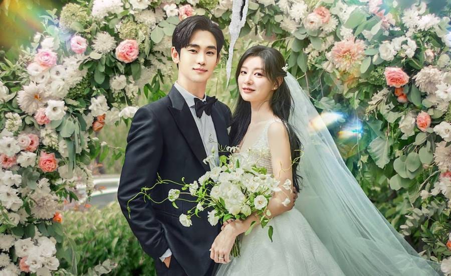 Photo 5 of Queen of Tears - Love Power and Pain Collide