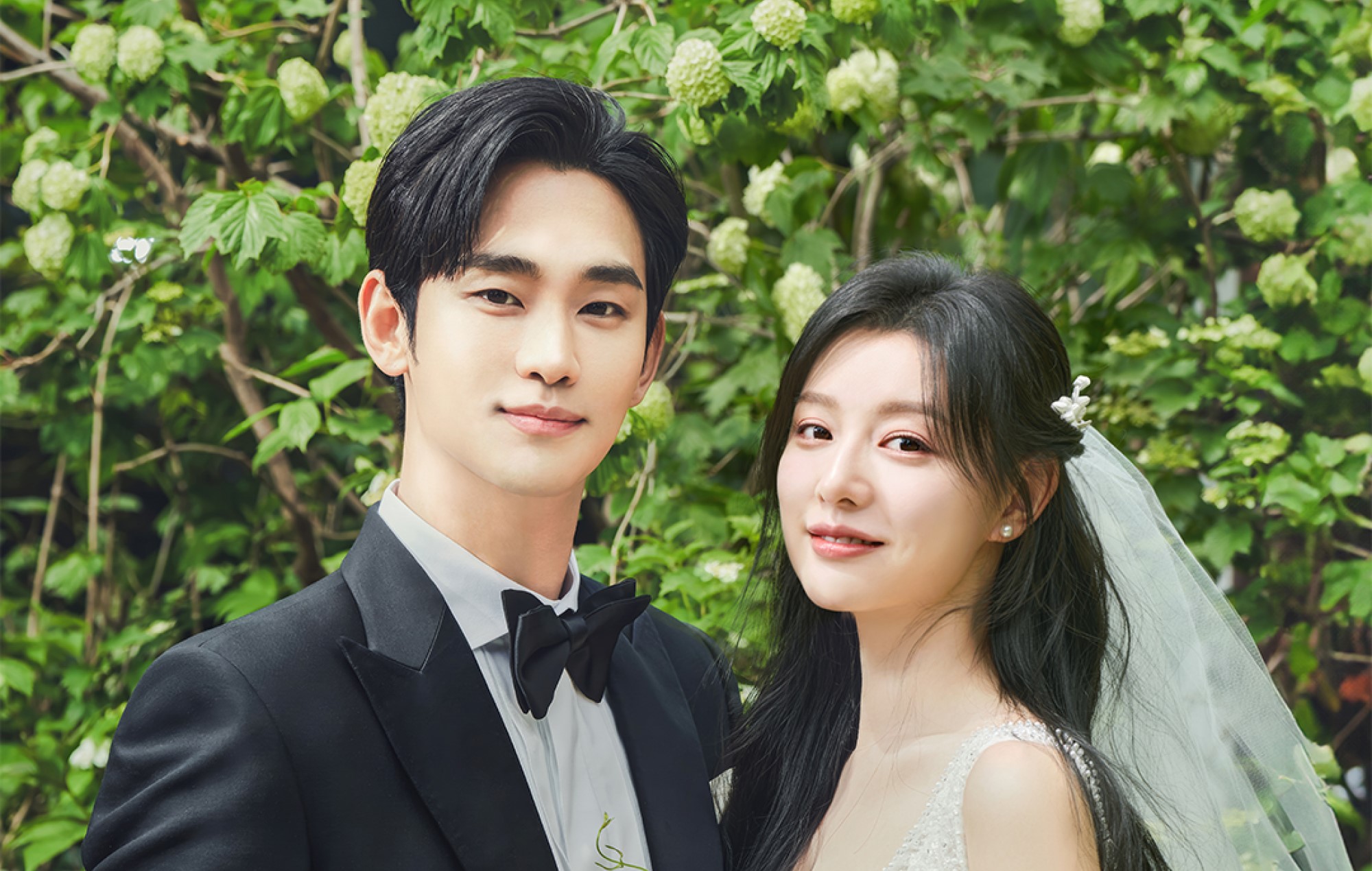 Photo 7 of Queen of Tears - Love Power and Pain Collide