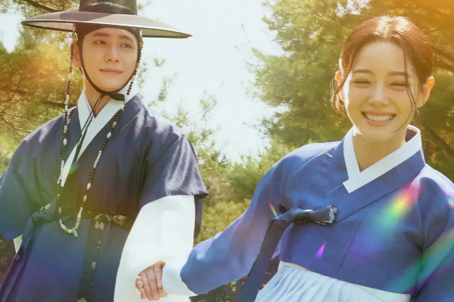 Photo 2 of Moon River - A Love Story Under the Silver Sky