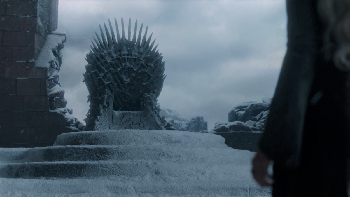 Photo 2 of Game of Thrones - The Final Battle for the Iron Throne