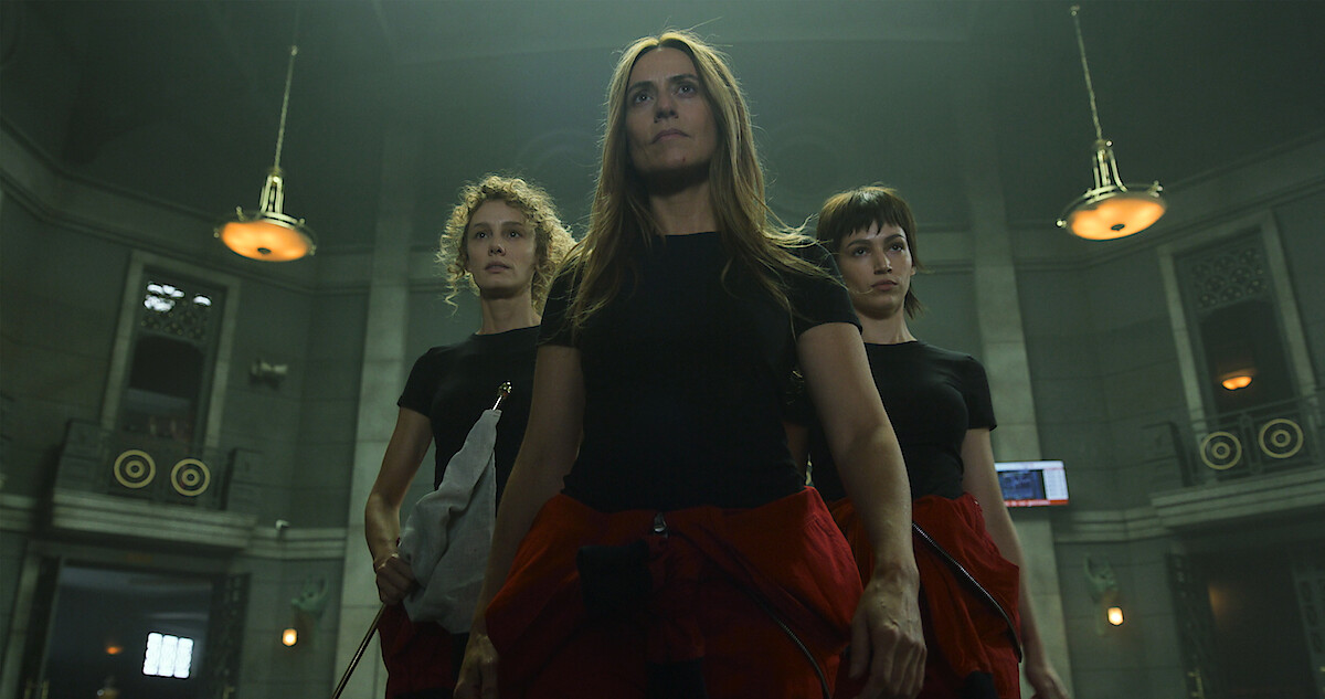 Photo 4 of Money Heist - War Inside the Bank