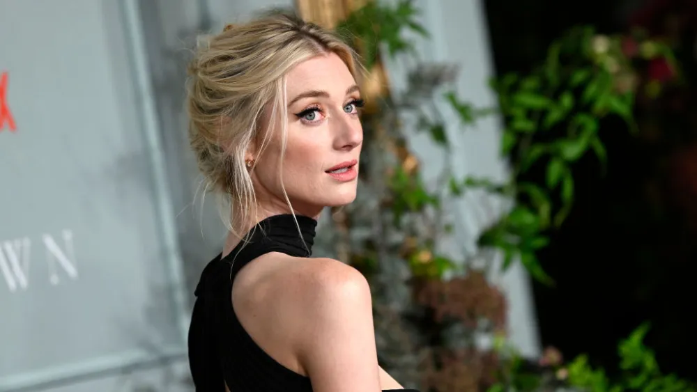 Photo 7 of The Crown - Turmoil in the Monarchy