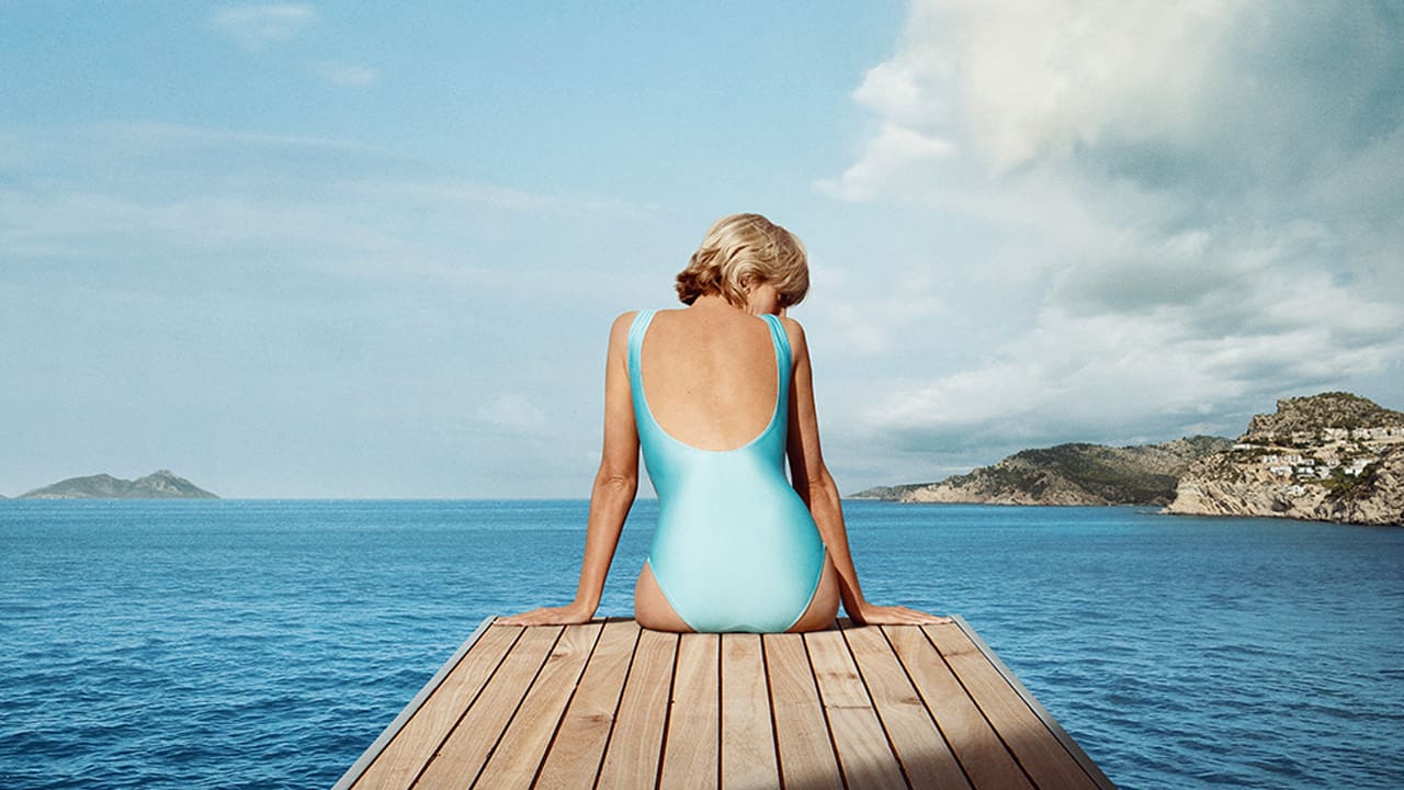 Photo 3 of The Crown - The Tragedy Unfolds