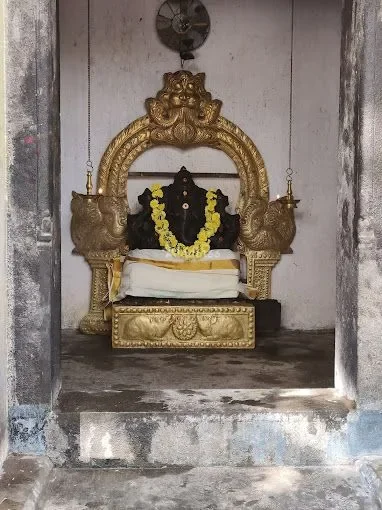Image of: Arulmigu Guhanatheeswarar Temple Kanniyakumari - Worship of Lord Guhanatheeswarar 5