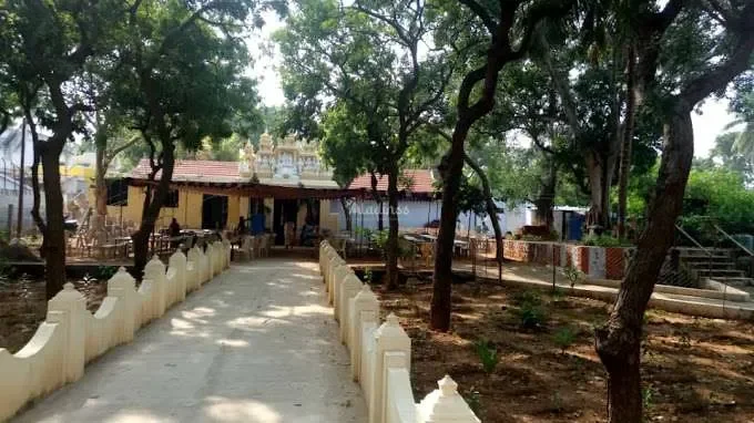 Image of: Arulmigu Guhanatheeswarar Temple Kanniyakumari - Worship of Lord Guhanatheeswarar 6