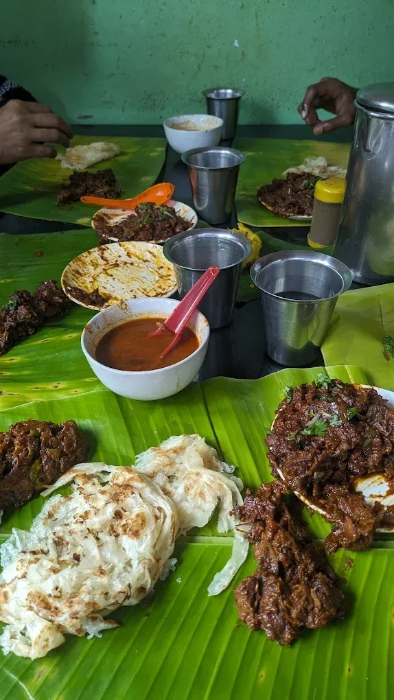 Image of: HOTEL Murugan ഹോട്ടൽ മുരുകൻ - Regional Flavors 3
