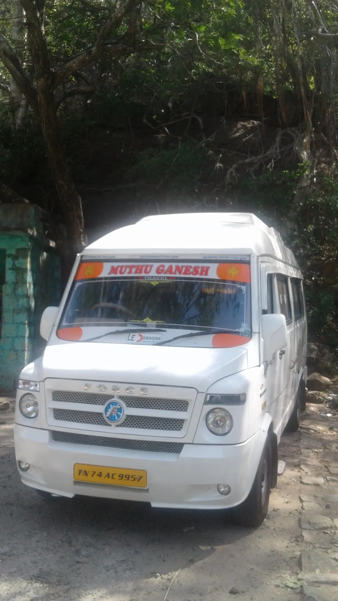 Image of: Tempo Traveller Hire In Maharaja Nagar Tirunelveli