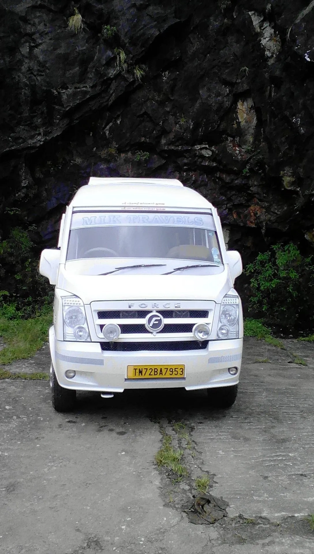 Image of: Tempo Traveller Hire In Maharaja Nagar Tirunelveli 3