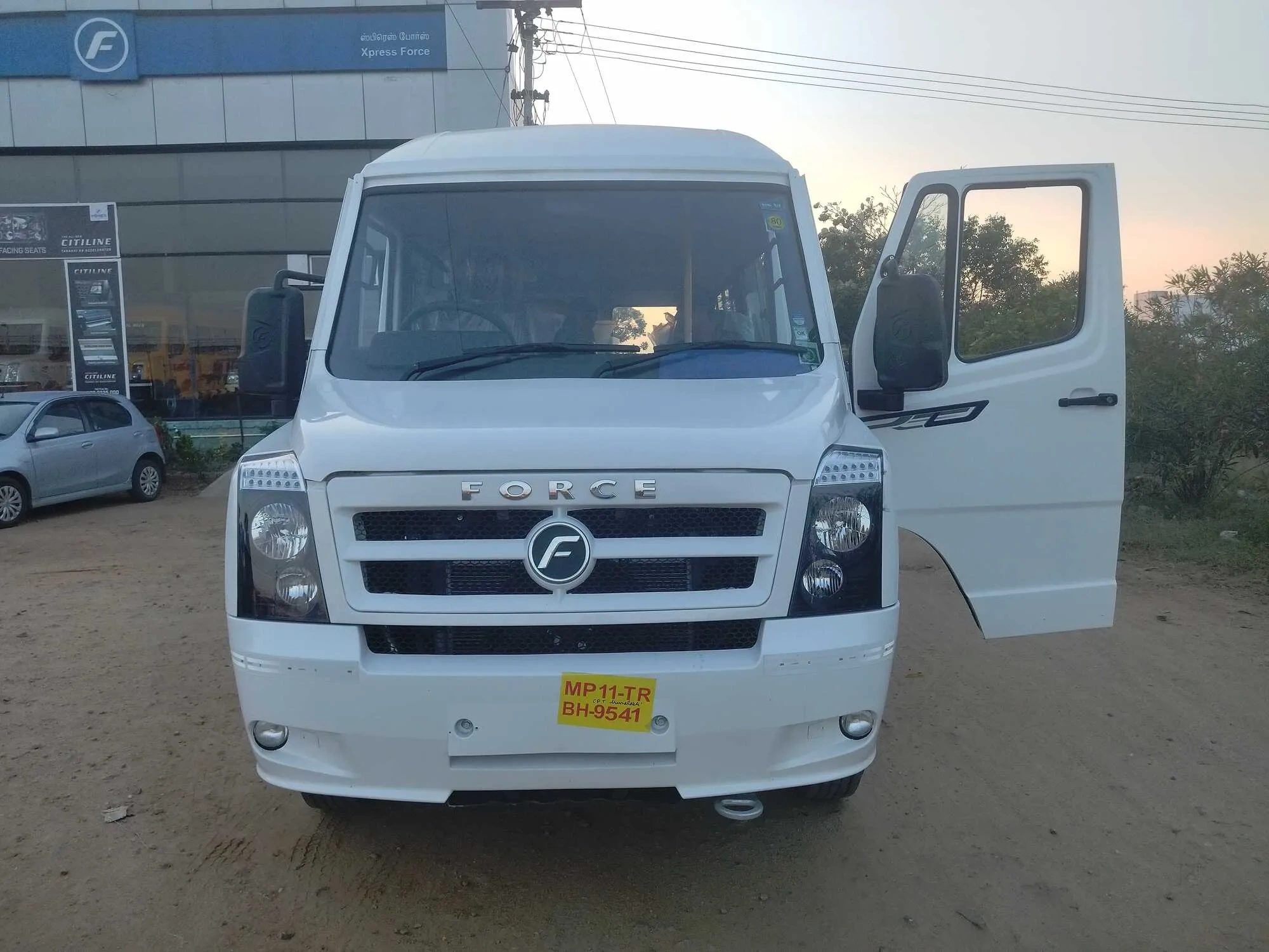 Image of: Tempo Traveller Hire In Maharaja Nagar Tirunelveli 6