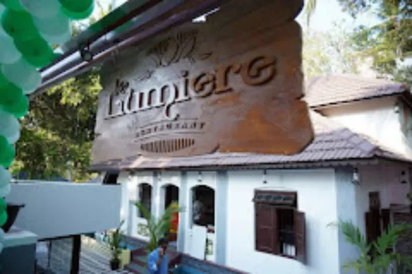 Image of: Le Lumiere Restaurant