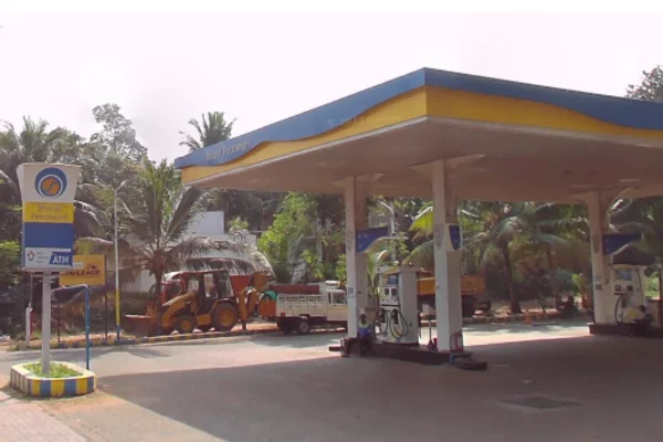Image of: Mukkad Petrol Station - Fuel and Convenience Services