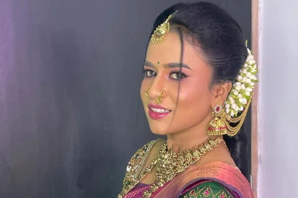 Image of: Shaniya Womens Beauty Parlour Best Beauty Services