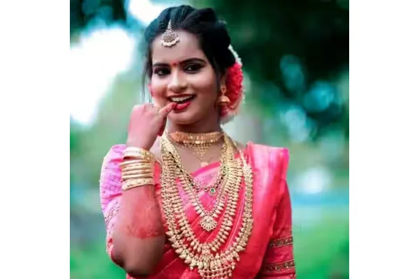 Image of: Helan Ladies Beauty Parlour Beauty Services in Vikramasingapuram