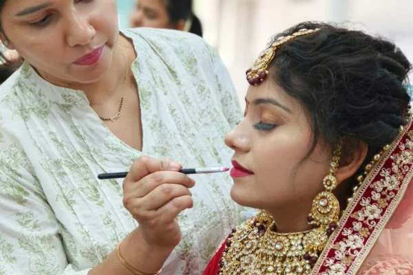 Image of: Punitha Beauty Salon Expert Makeup Skincare Services