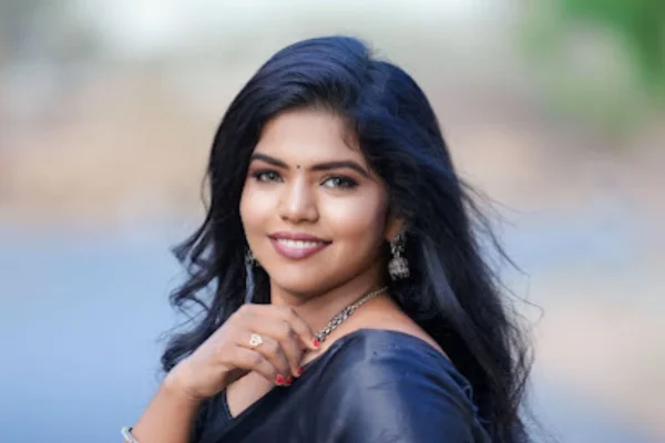 Image of: GGs Makeover Professional Bridal and Party Makeup Artist