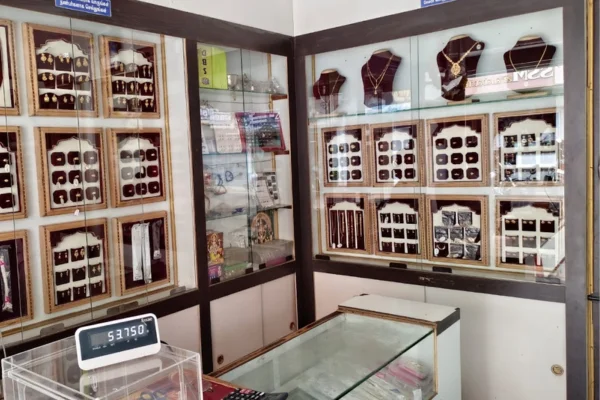 Image of: Pon Gayathri Jewellers Trusted Gold  Diamond Jewellery Shop
