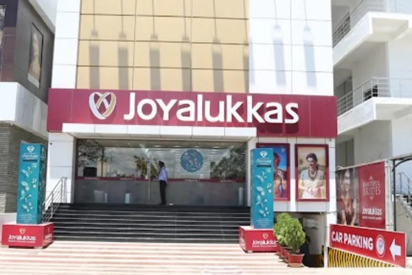 Image of: Joyalukkas Jewellery  Hallmark Gold Diamond Collections