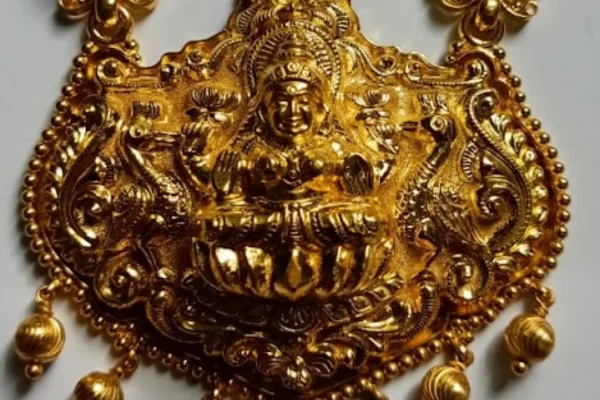 Image of: Sri Sakthi Mari Jewellery  Custom Gold Silver  Bridal Sets