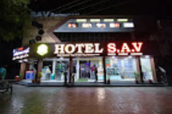 Image of: Hotel SAV Family Restaurant Vadakkuvalliyur