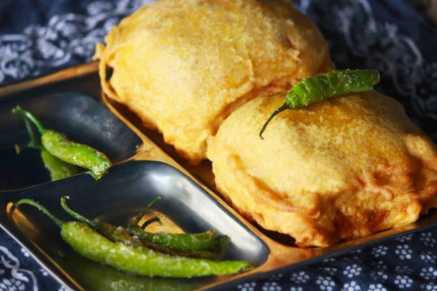 Image of: JJ Mumbai Vadapav Best Street Food in Vannarpettai, Tirunelveli