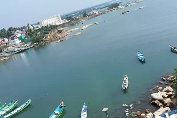 Image of: Muttom Fishing Harbour Breakwater in Muttom
