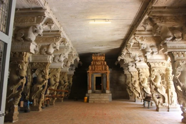 Image of: Malaiyadiyan Kuladeivam Temple in Thirukkurungudi Tamil Nadu