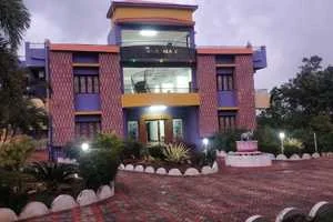 Image of: Raja Palace Hotel in Courtallam Tamil Nadu