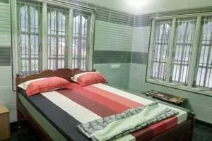 Image of: Yuga Guest House Comfortable Stay in Courtallam