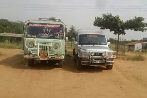 Image of: Parvathy Pragadesh Travels Moondradaippu