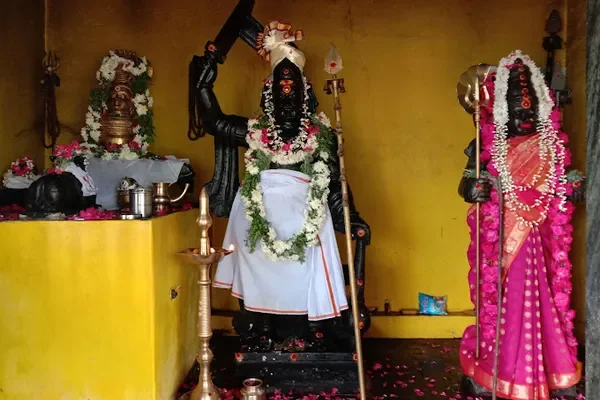 Image of: Arulmigu Alamarathu Amman Thiru Koil Mylaudy - Worship of Goddess Alamarathu Amman
