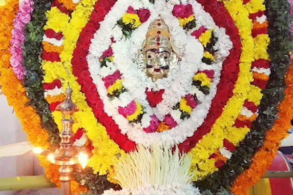 Image of: Arulmigu Sree Bhathirakalai Amman Thirukovil Elanthaiyadi - Worship of Goddess Bhathirakalai Amman