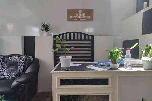 Image of: Angelow Style Hub – Trendsetting Hair and Beauty Services