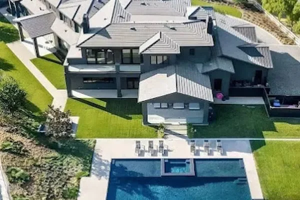 Image of: Arise Construction - Expert Building Services - Solutions