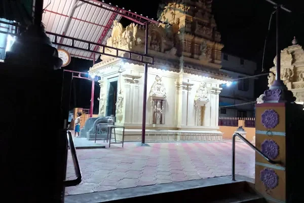 Image of: Arulmigu Sri Muthiswarar Mutharam Temple Erachakulam - Worship of Lord Muthiswarar and Goddess Mutharamman